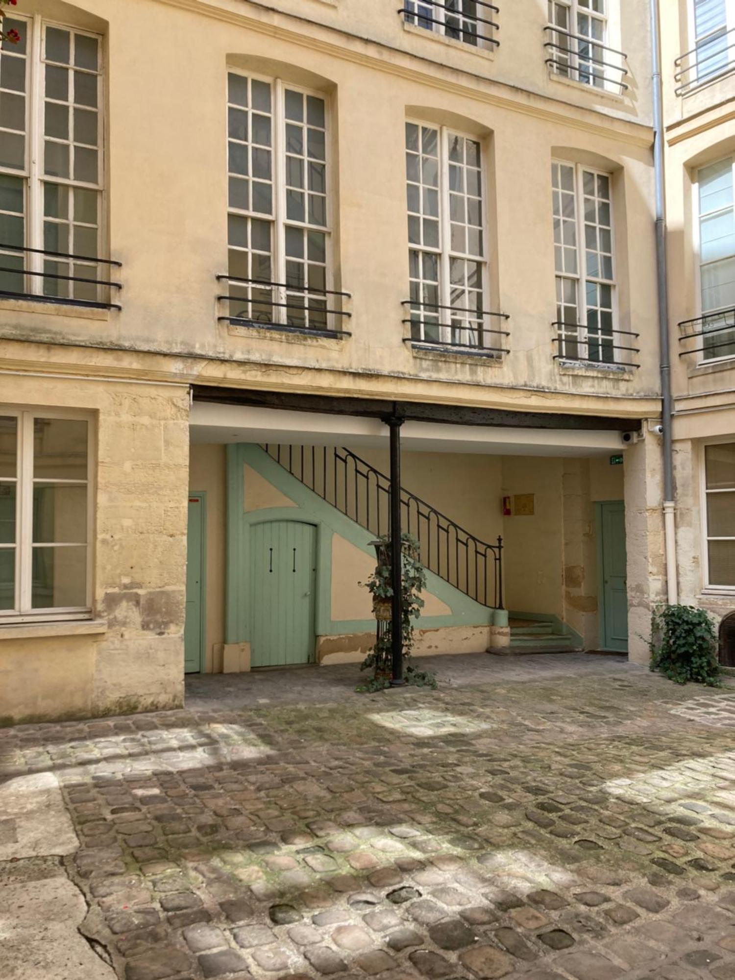 Apartment Fantastique Et Incroyable Le Marais Paris