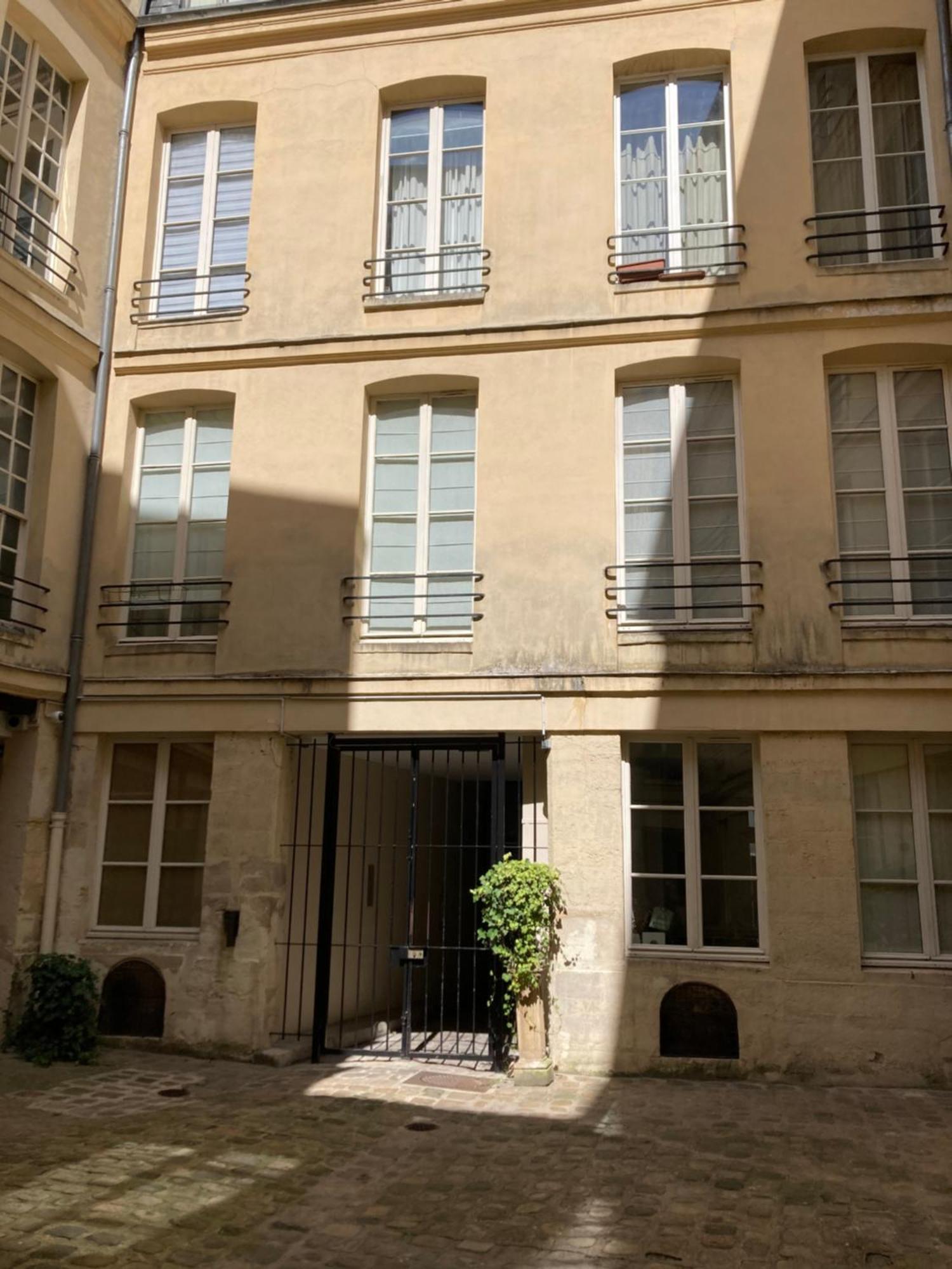 Fantastique Et Incroyable Le Marais *